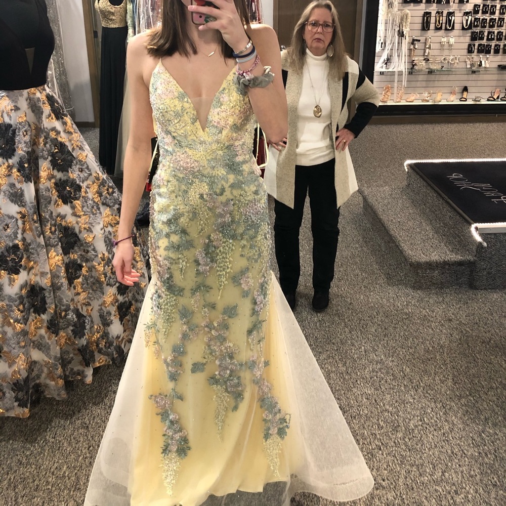 Super cute Morrell Maxie prom dress!!!!